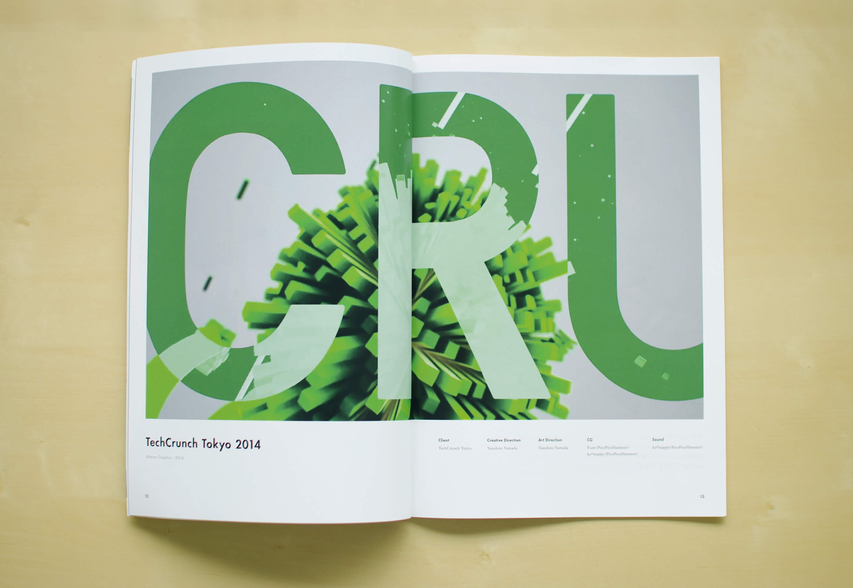 弊社のポートフォリオを制作しました。表紙には１点１点手作業でシーリングスタンプをしています。