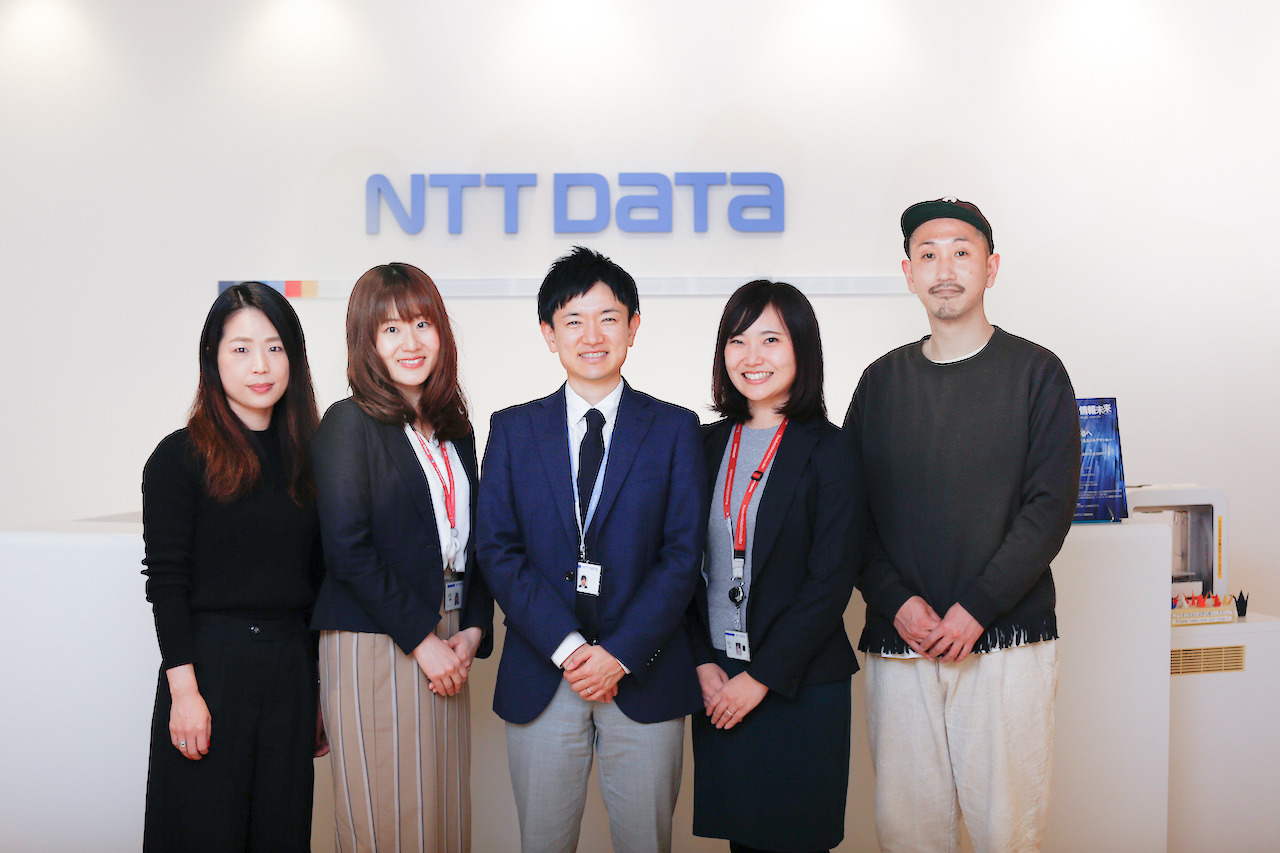 NTTデータさま受付前にて